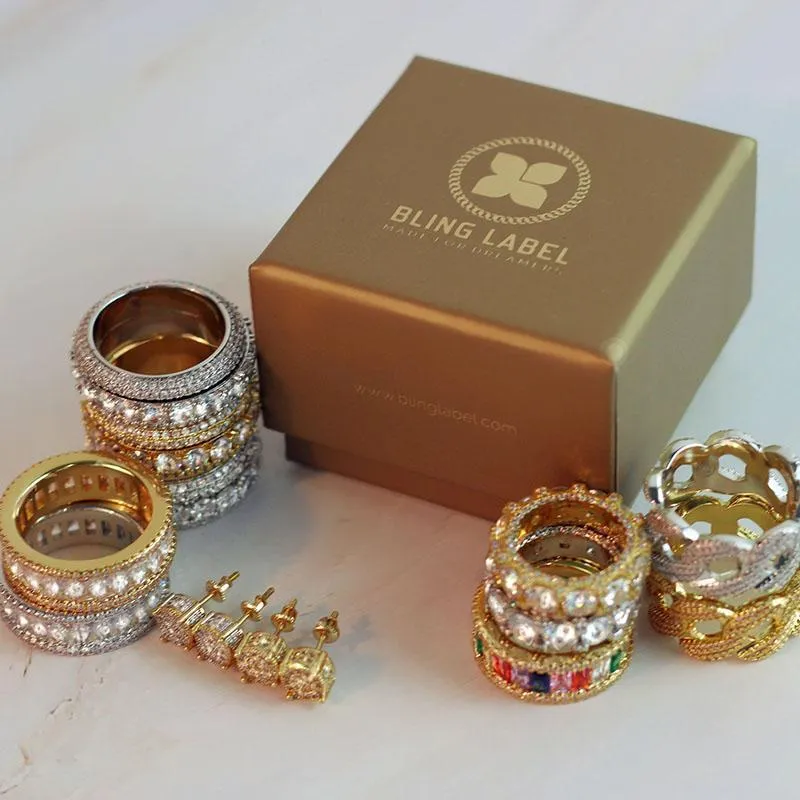 1 Row 18K Heart Diamond Ring