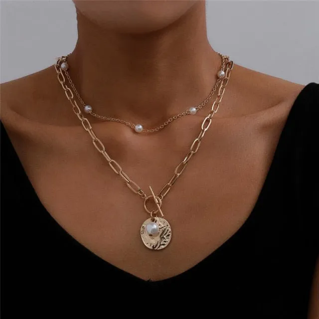 29 stylish Gold necklace on neck Gold chain Women's jewelry layered accesories