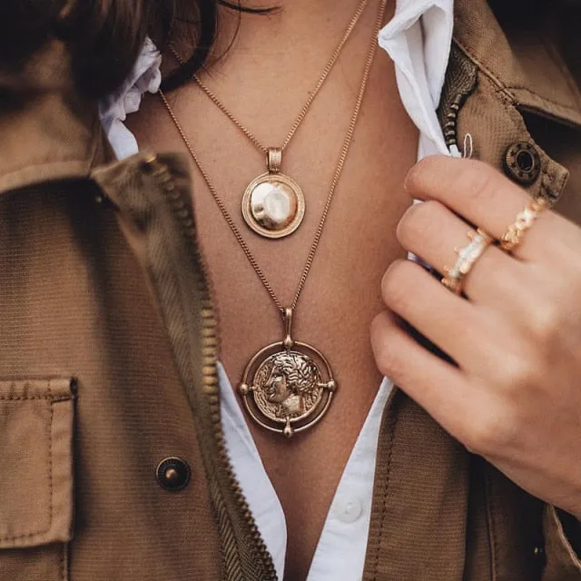 29 stylish Gold necklace on neck Gold chain Women's jewelry layered accesories