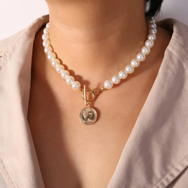 29 stylish Gold necklace on neck Gold chain Women's jewelry layered accesories