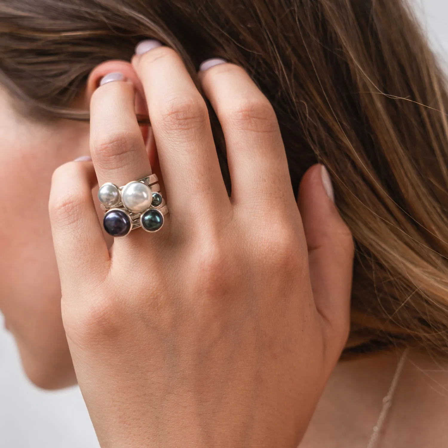 6mm Peacock Pearl Hammered Twinkle Ring