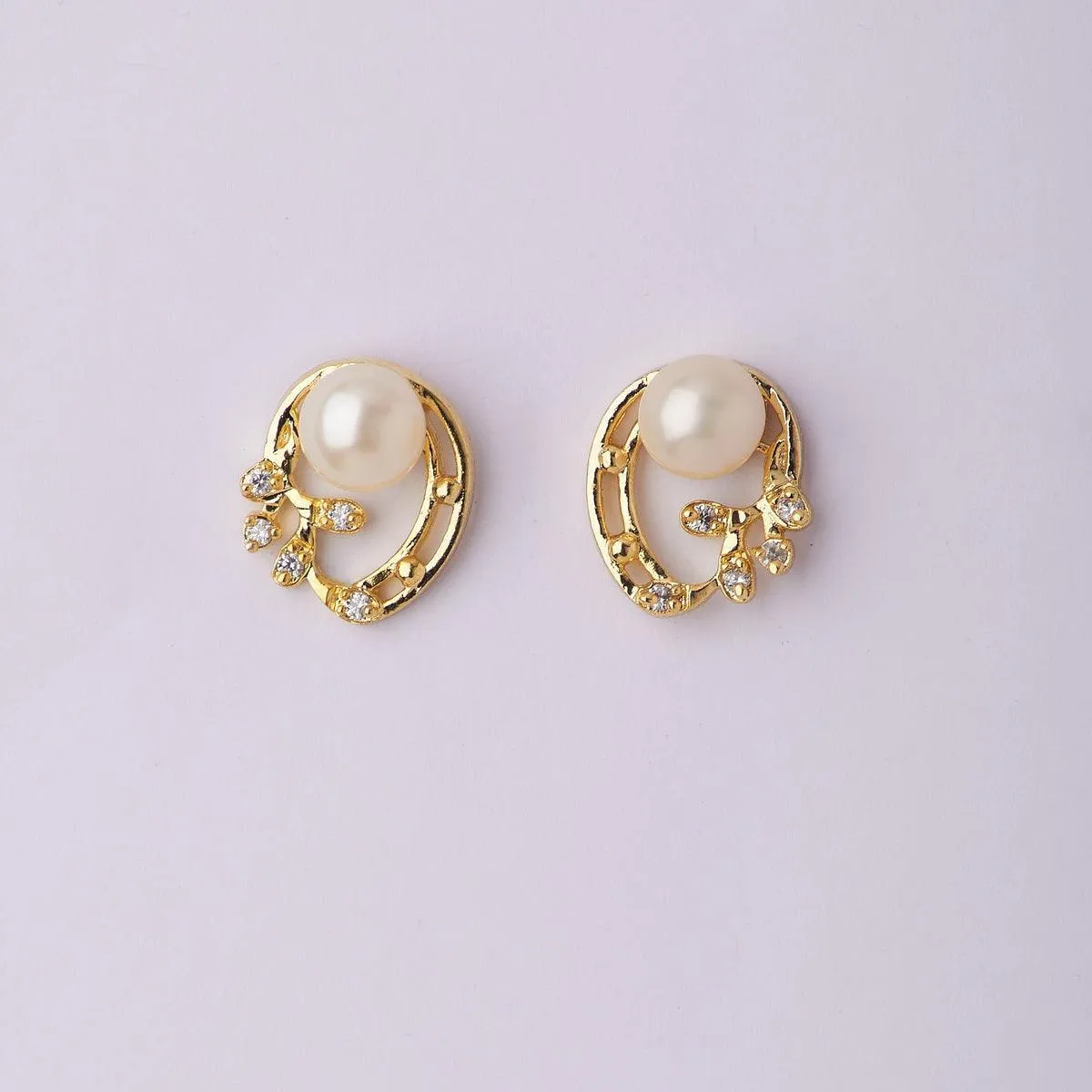 Beautiful Pearl Stud Earring