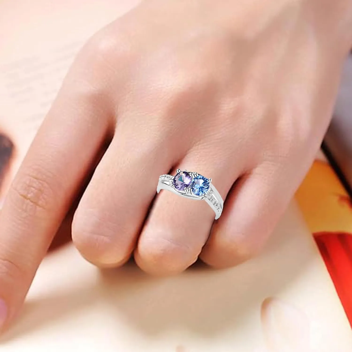 Birthstone Ring for Women 925 Sterling Silver Personalized 2-4 Birthstone Ring Engraved Ring as Exquisite Mother's Day Birthstone Jewelry Family Ring for Women