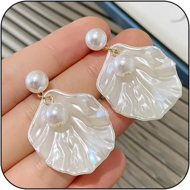 Charm Seashell Pearl White Flower Earrings for Women Trendy, Cute Layered Acrylic Sea Shell Drop Pearl Dangle Stud Earrings Jewelry Gifts Accessories