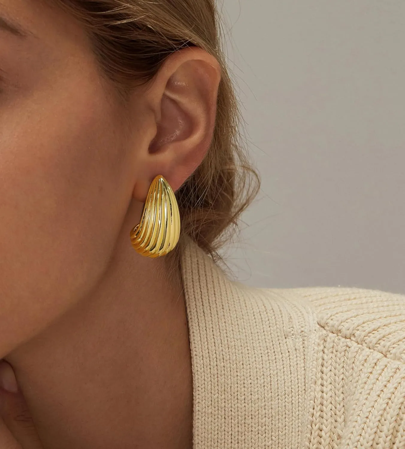 Chunky Gold Earrings Trendy Vintage Gold Shell Geometric Stud Statement Earrings Hypoallergenic Dupes Jewelry for Women Gifts for Her