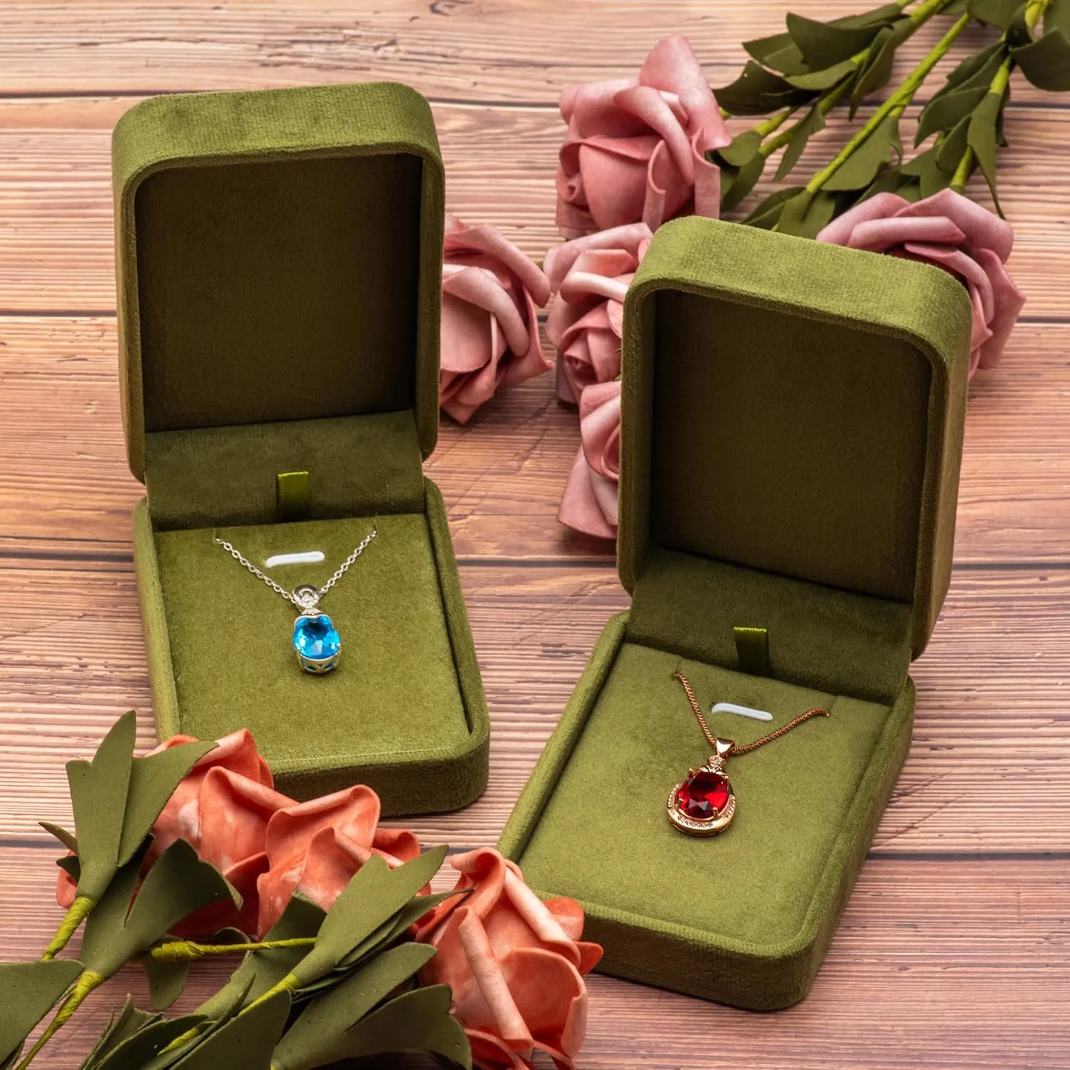 Classic Velvet Jewelry Gift Box Case for Necklace Pendant (Olive Green)