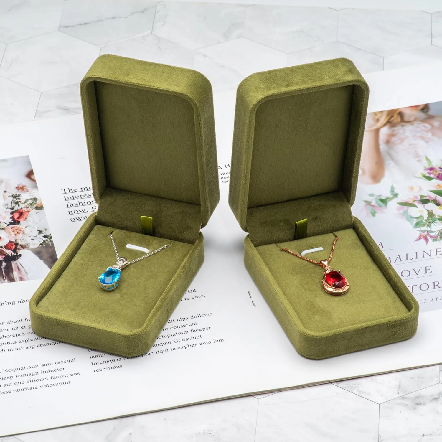 Classic Velvet Jewelry Gift Box Case for Necklace Pendant (Olive Green)