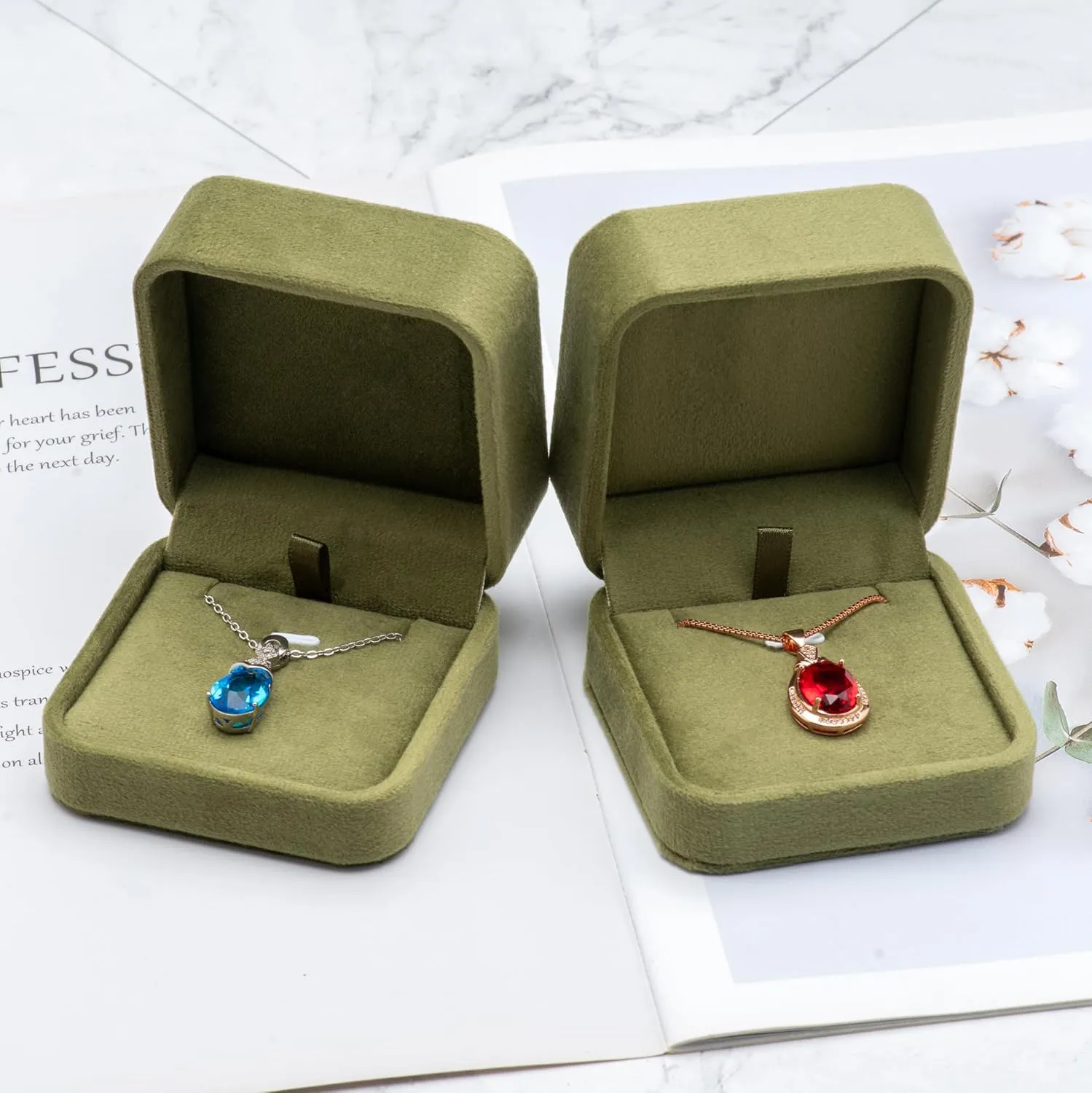 Classic Velvet Jewelry Gift Box Case for Necklace Pendant (Olive Green)