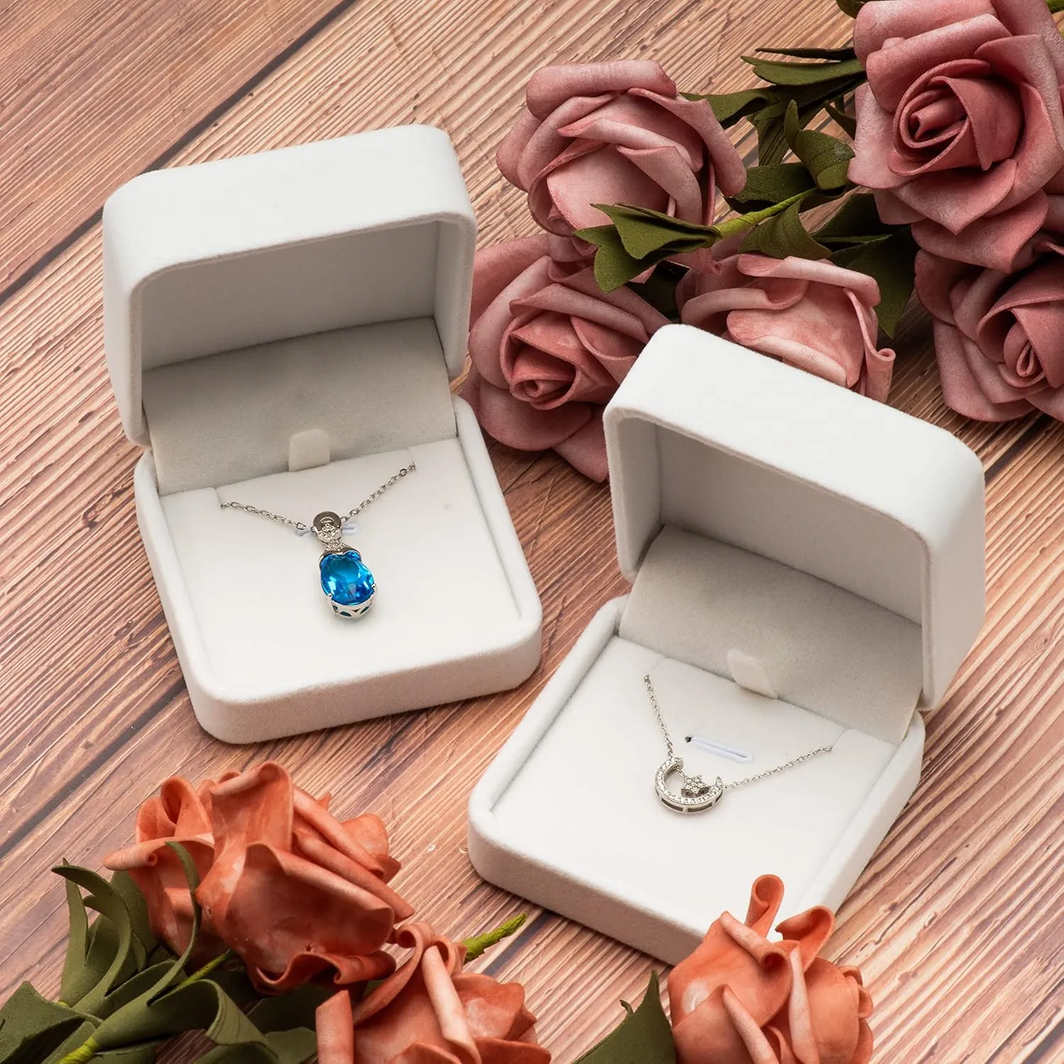 Classic Velvet Jewelry Gift Box Case for Necklace Pendant (White)
