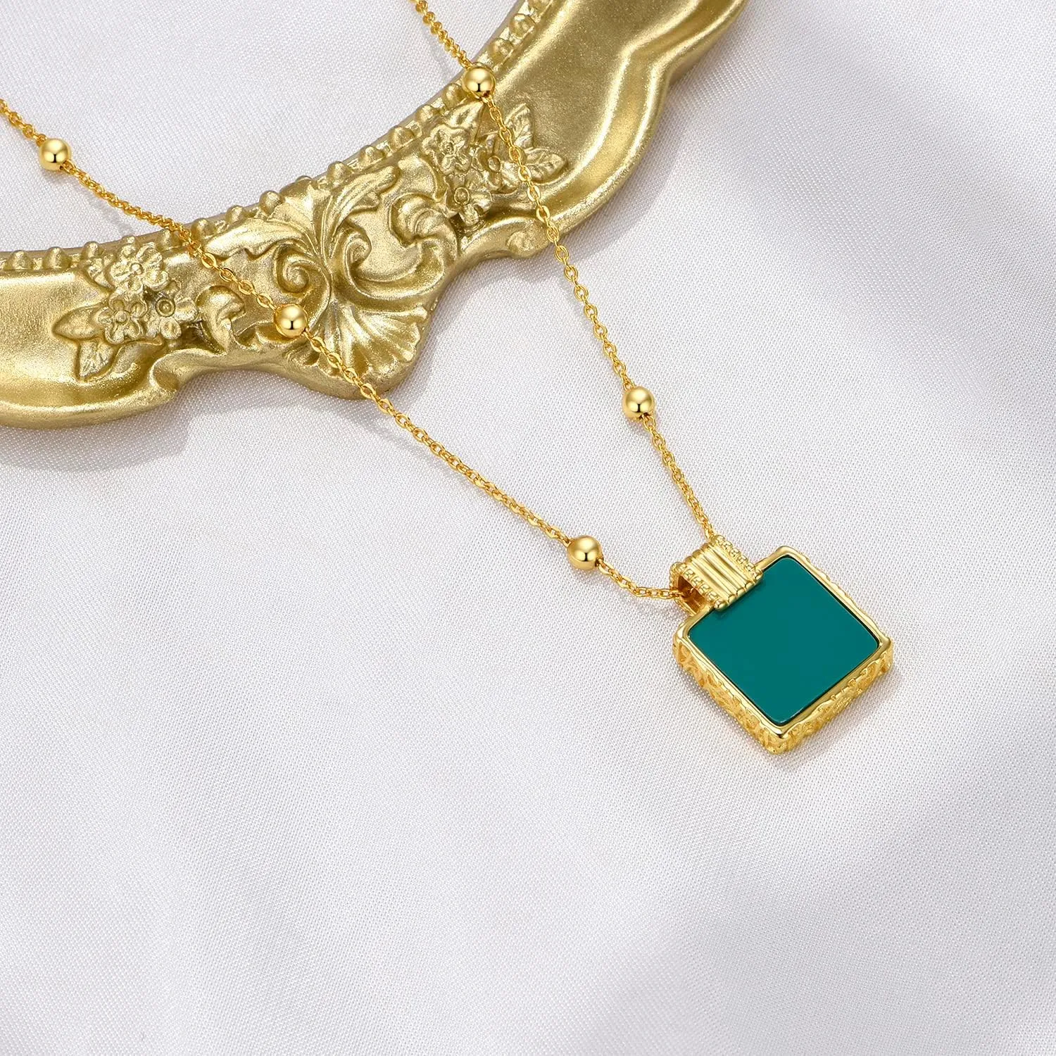 Dainty Layered Choker Necklace 18k gold Plated Y Pendant Commemorative coin Necklace Multilayer Bar Disc Necklace Adjustable Layering Choker Necklaces fashion jewelry for Women Girls