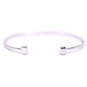 Delicate open bangle with square shape finish