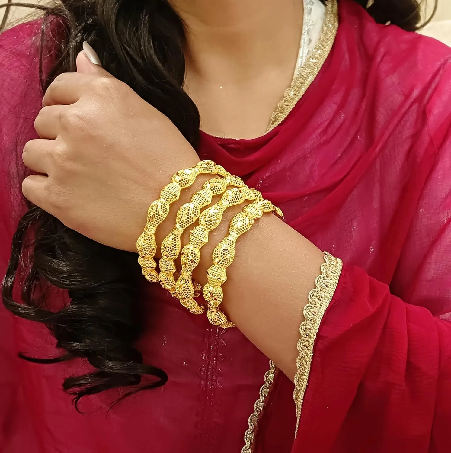 Efulgenz Gold Tone Indian Bangle Set for Women Dubai Style Bangle Set Engraved Floral Leaf Pattern Indian Bangles Bracelet Indian Bridal Jewelry for Wedding Bollywood Fashion Jewelry (4 Pcs)