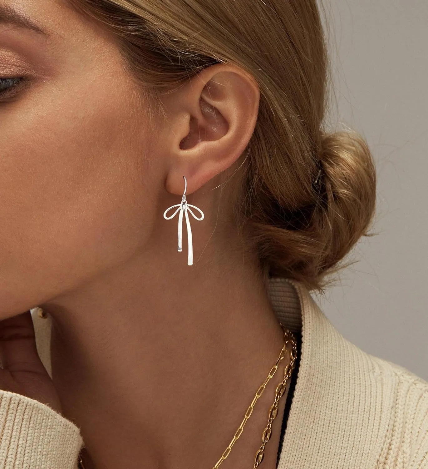 Gold Bow Earrings for Women Trendy, Cute Bow Stud Earring 14k Gold Plated Dainty Ribbon Pearl Bow Drop Dangle Earrings Hypoallergenic Gold Earrings Sparkly Christmas Earrings for Women Jewelry Gift