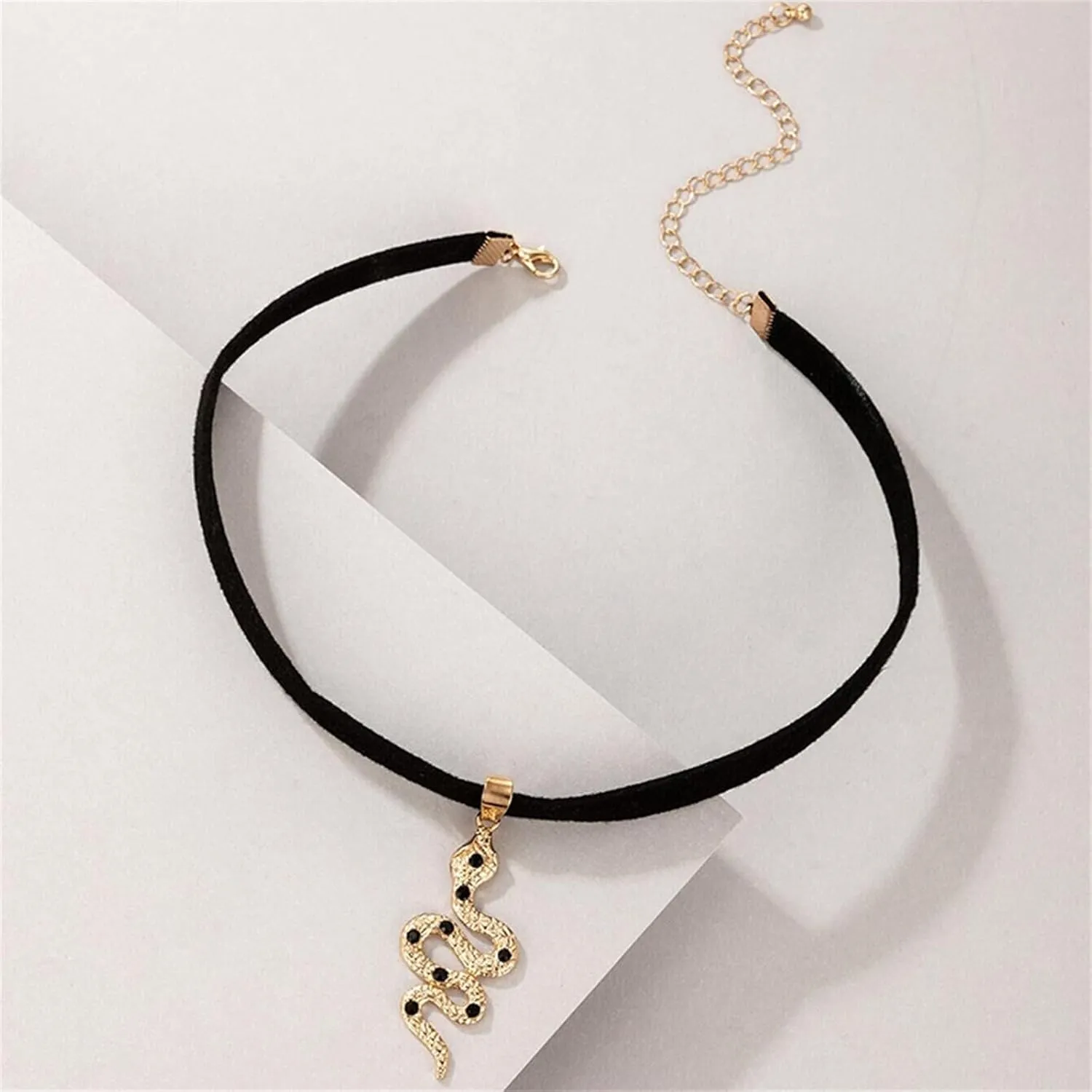 Gothic Snake Necklace Vintage Velvet Choker Punk Style Crystal Rhinestone Gold and Silver Snake Pendant Necklace Short Black Velvet Necklace Elastic Ribbon Necklace Festive Costume Jewelry for Women
