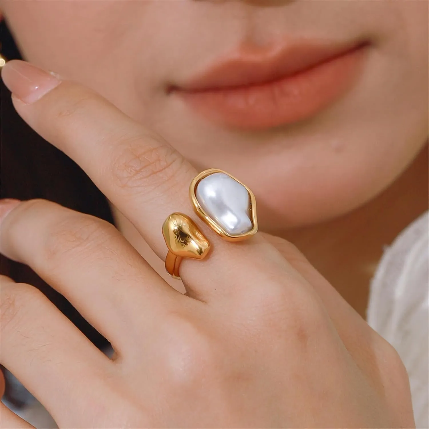 Irregular Baroque Pearl Ring for Women,Vintage White Big Faux Pearl Finger Ring Charm Cute Adjustable Open Round Pearls Rings Trendy Personality Prom Wedding Jewelry