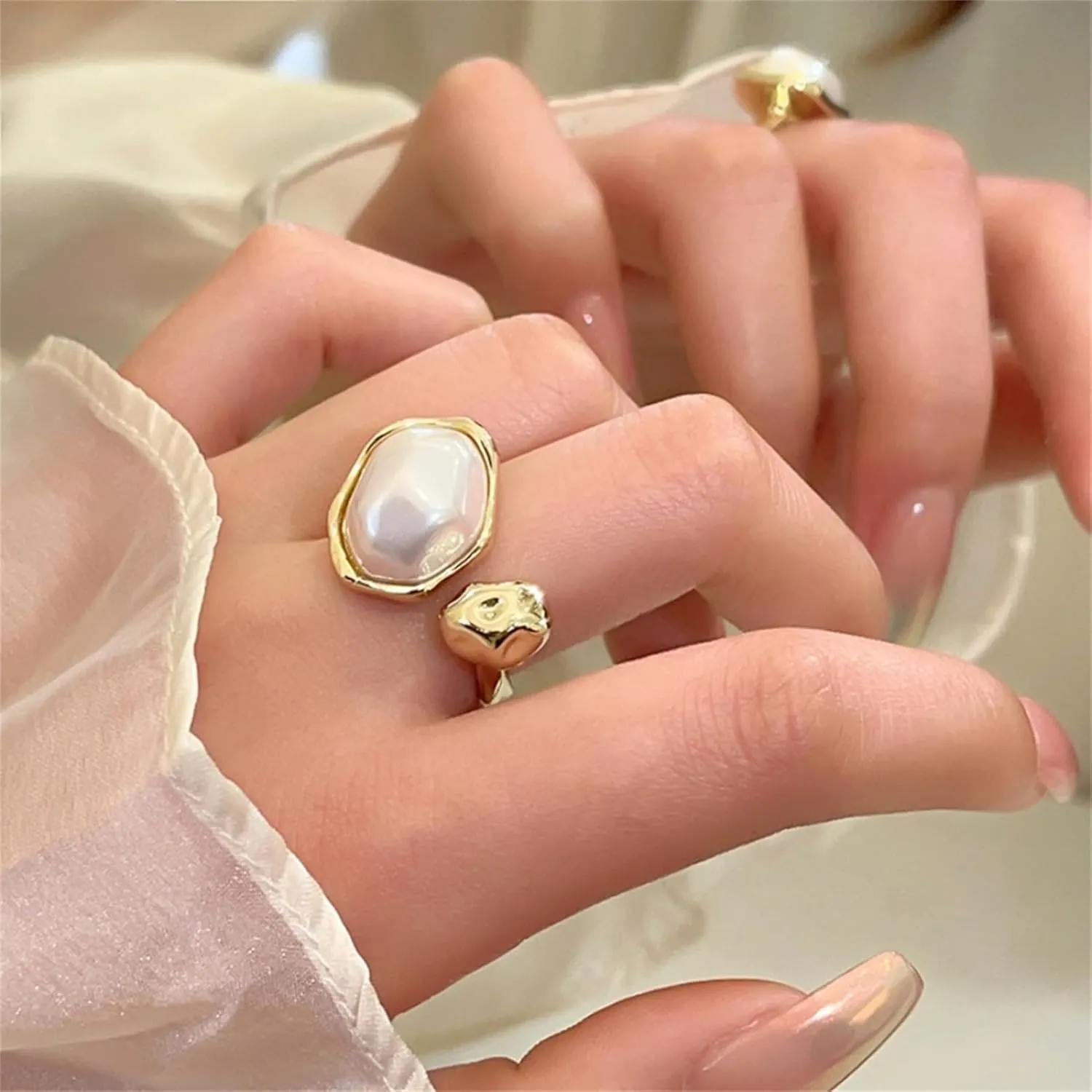 Irregular Baroque Pearl Ring for Women,Vintage White Big Faux Pearl Finger Ring Charm Cute Adjustable Open Round Pearls Rings Trendy Personality Prom Wedding Jewelry