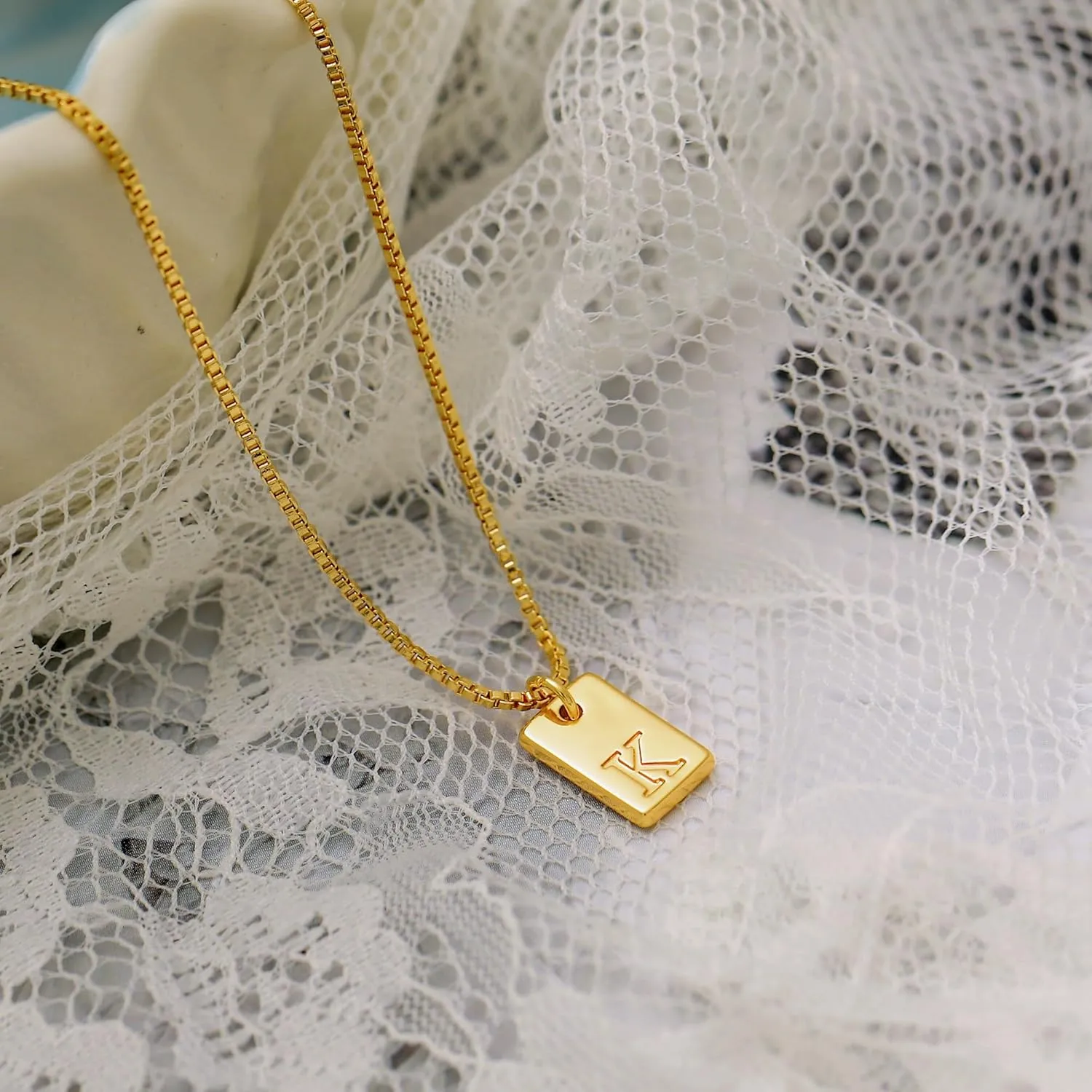 KOHOTA Initial Necklaces for Women Personalized 14K Gold Plated Name Letter Necklace Dainty Gold Initial Tag Pendant Necklace Trendy Jewelry Gifts for Women