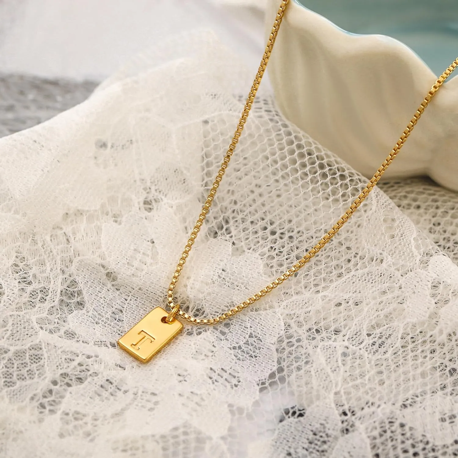 KOHOTA Initial Necklaces for Women Personalized 14K Gold Plated Name Letter Necklace Dainty Gold Initial Tag Pendant Necklace Trendy Jewelry Gifts for Women