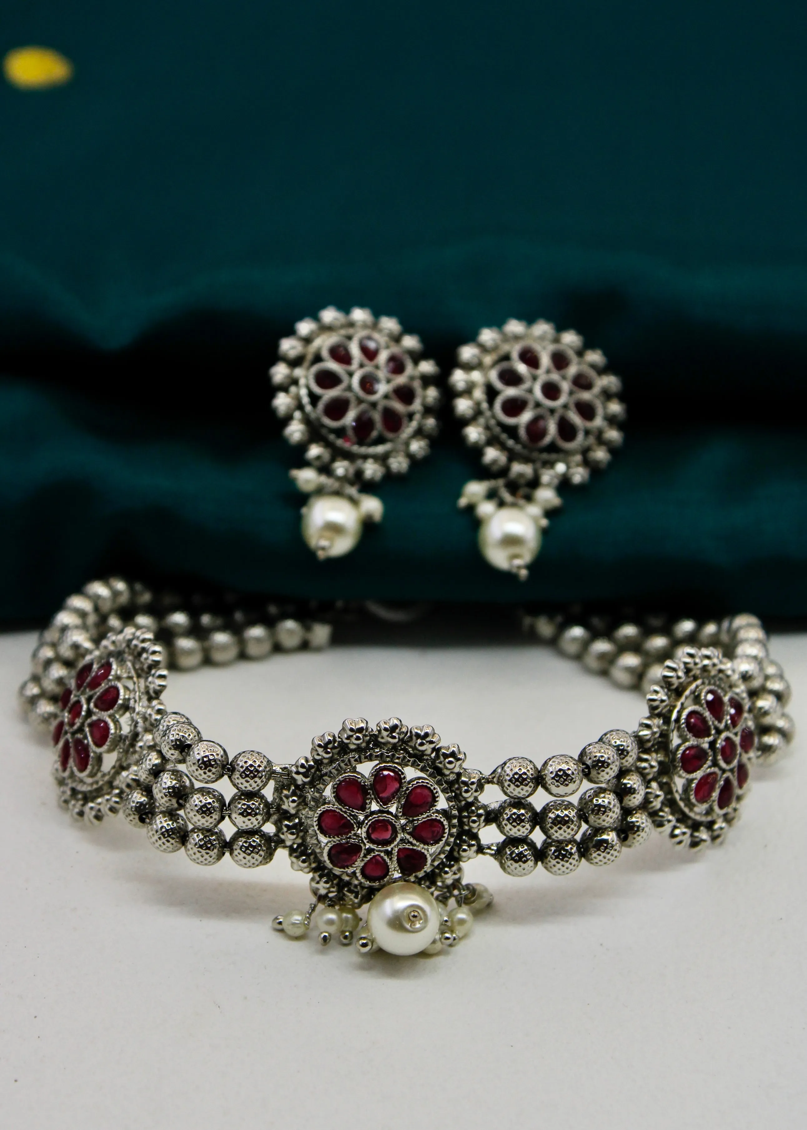 OXIDISED BEADS FLORET CHOKER