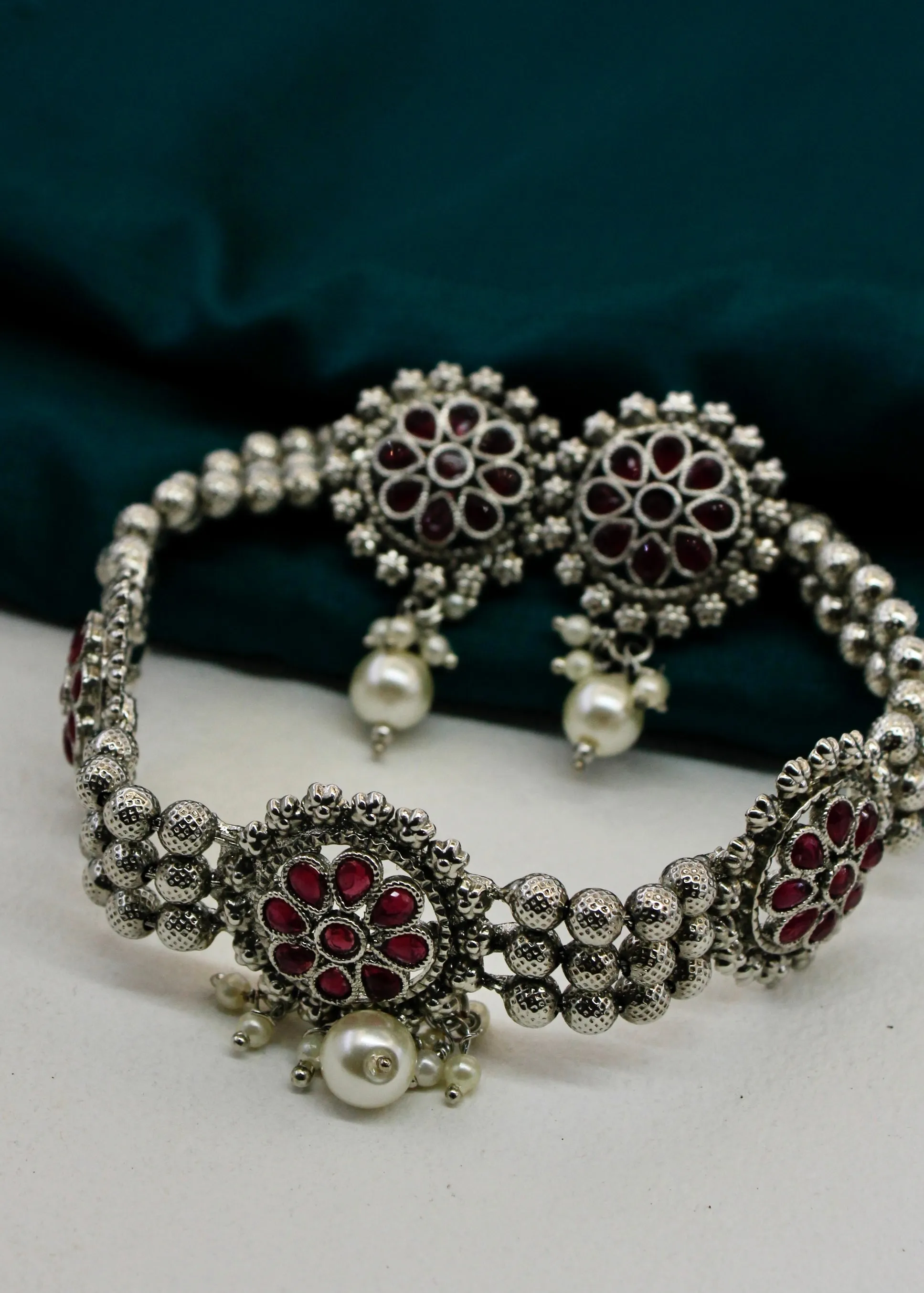 OXIDISED BEADS FLORET CHOKER