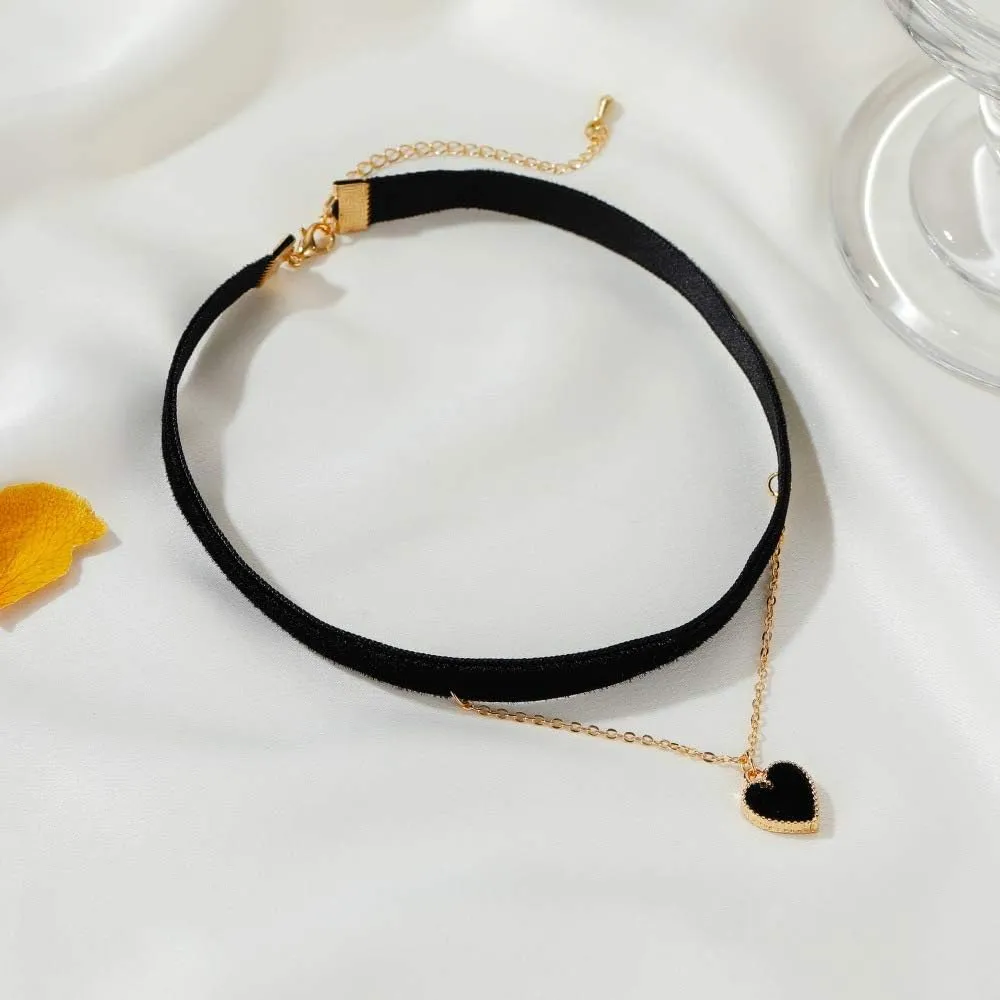 Pingyongchang Heart Choker Necklace Adjustable Red Choker Classic Elegant Layered Collar Necklaces for Women Velvet Chocker Necklace Punk Party Bar Collar Jewelry