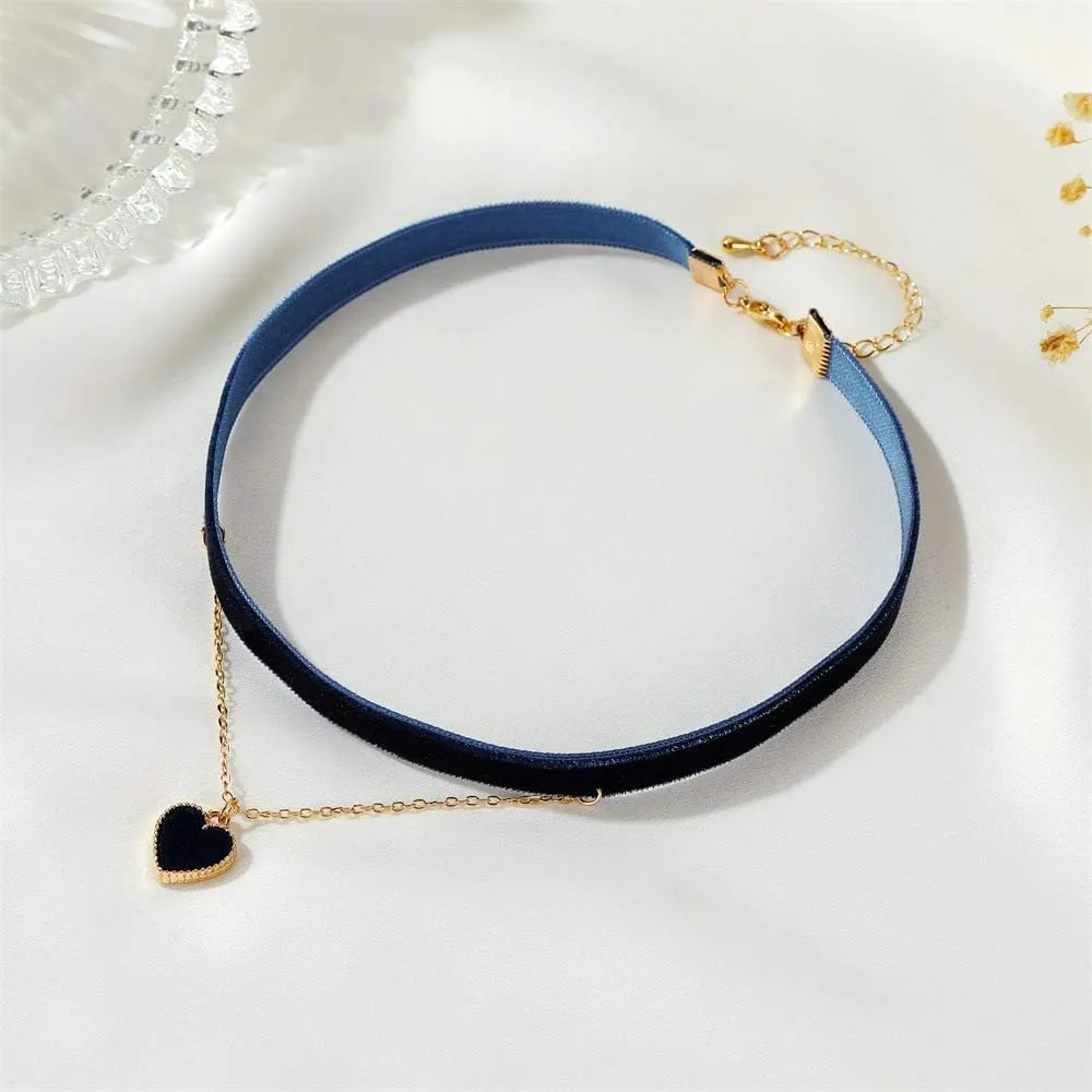 Pingyongchang Heart Choker Necklace Adjustable Red Choker Classic Elegant Layered Collar Necklaces for Women Velvet Chocker Necklace Punk Party Bar Collar Jewelry