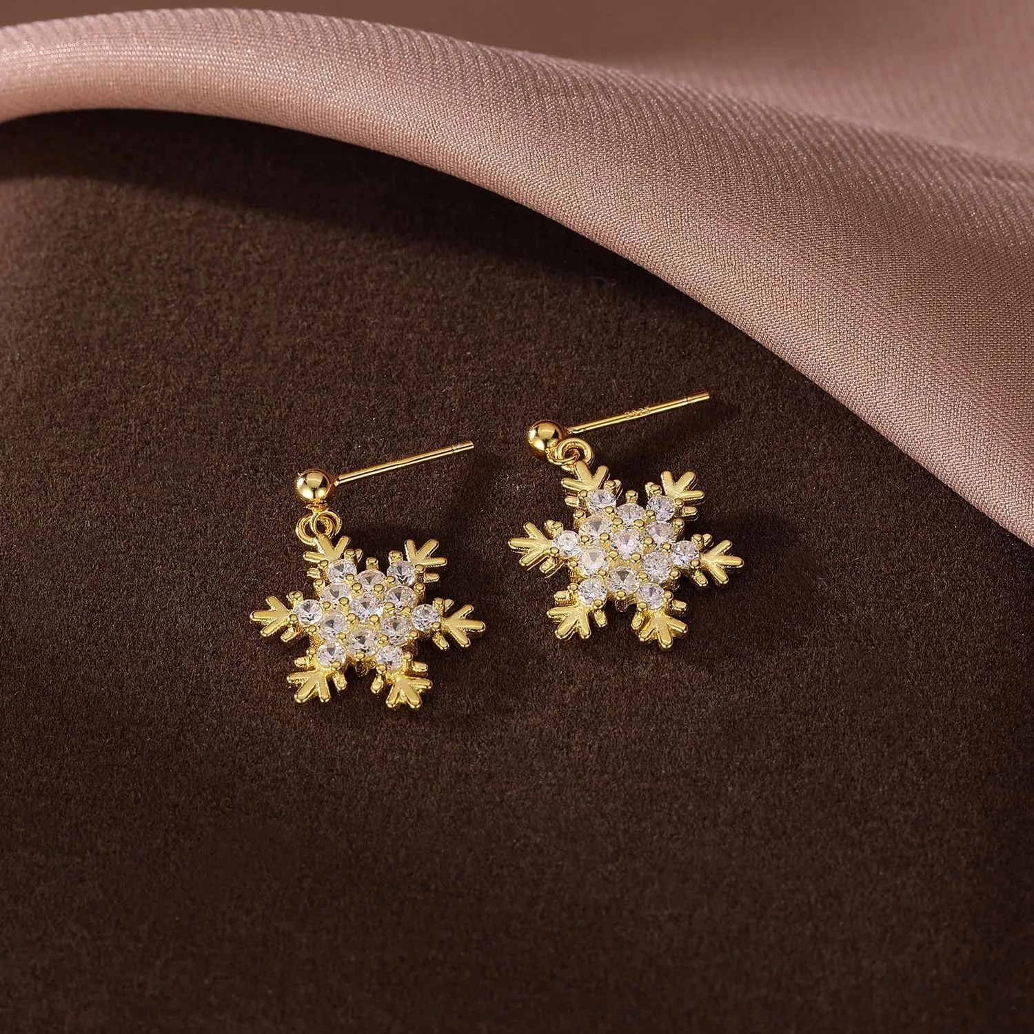 SLUYNZ Solid 925 Sterling Silver Sparkling CZ Snowflake Studs Earrings for Women Teens Snowflake Earrings Studs
