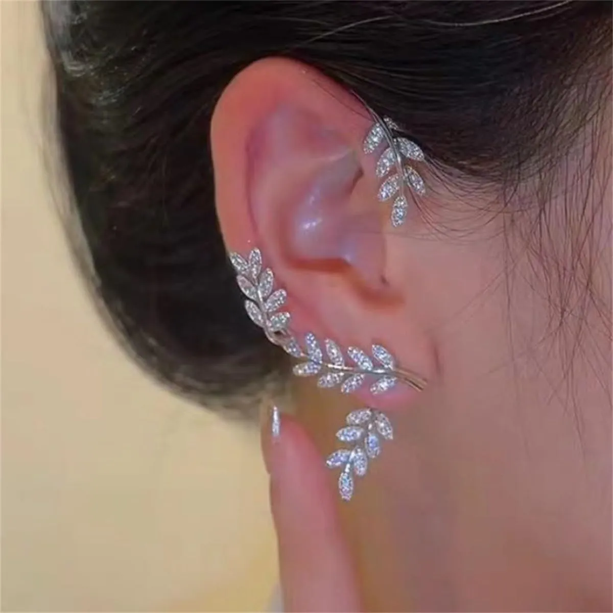 Sparkling Butterfly Ear Cuffs Crystal Angel Wing Cartilage Climber Ear Wrap Shining Leaf Cartilage Climber Cuff Earrings Jewelry for Women