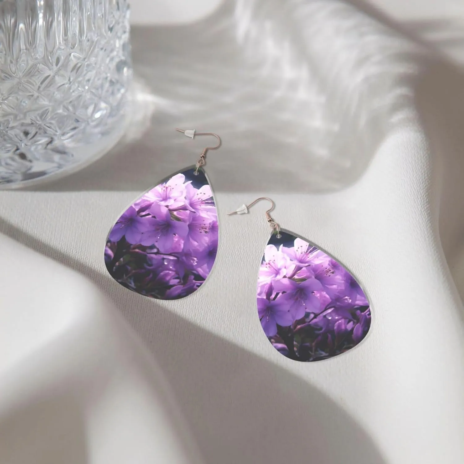 Stylish Drop-Shaped Acrylic Earrings Lightweight Printed Teardrop Dangle Earrings for Women (Blooming Purple Flowers)