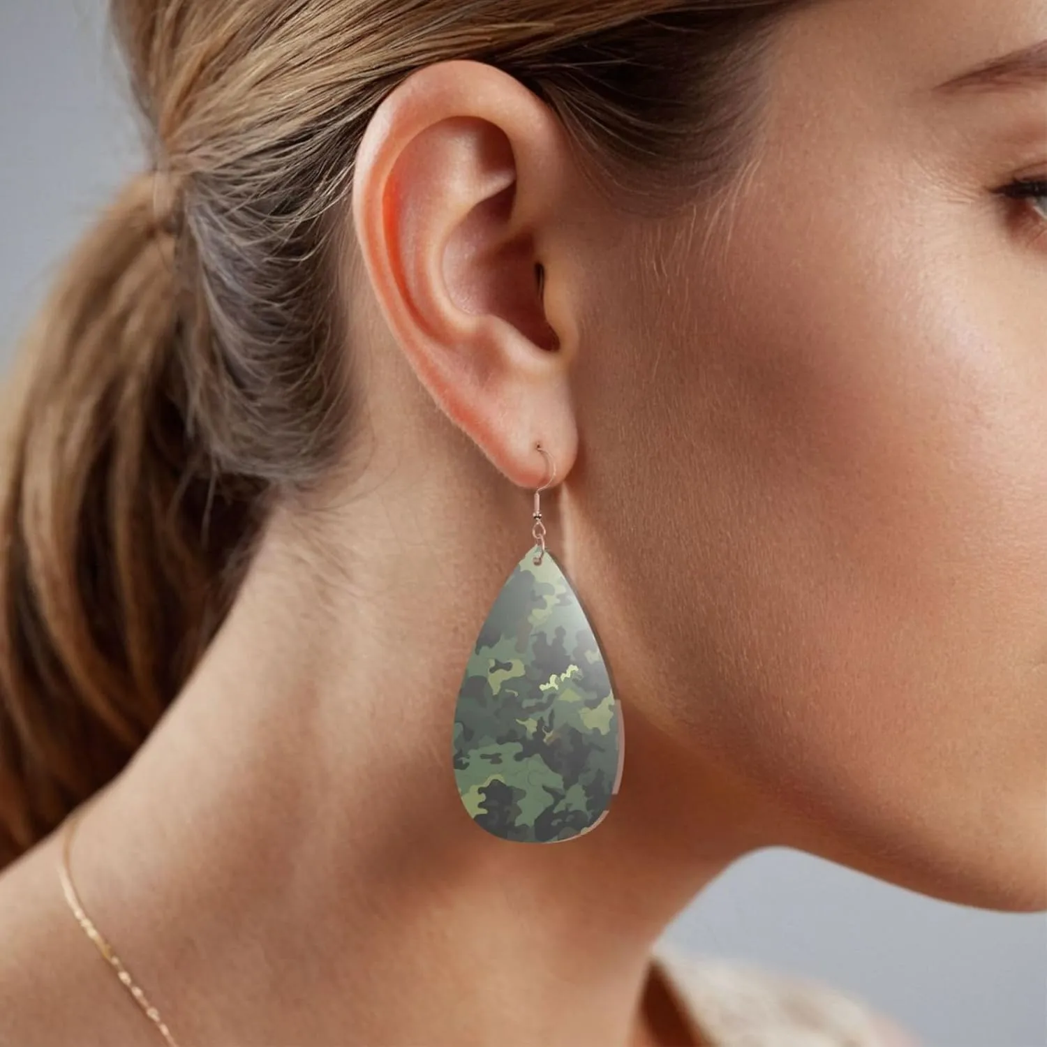 Stylish Drop-Shaped Acrylic Earrings Lightweight Printed Teardrop Dangle Earrings for Women (Camouflage Pattern)