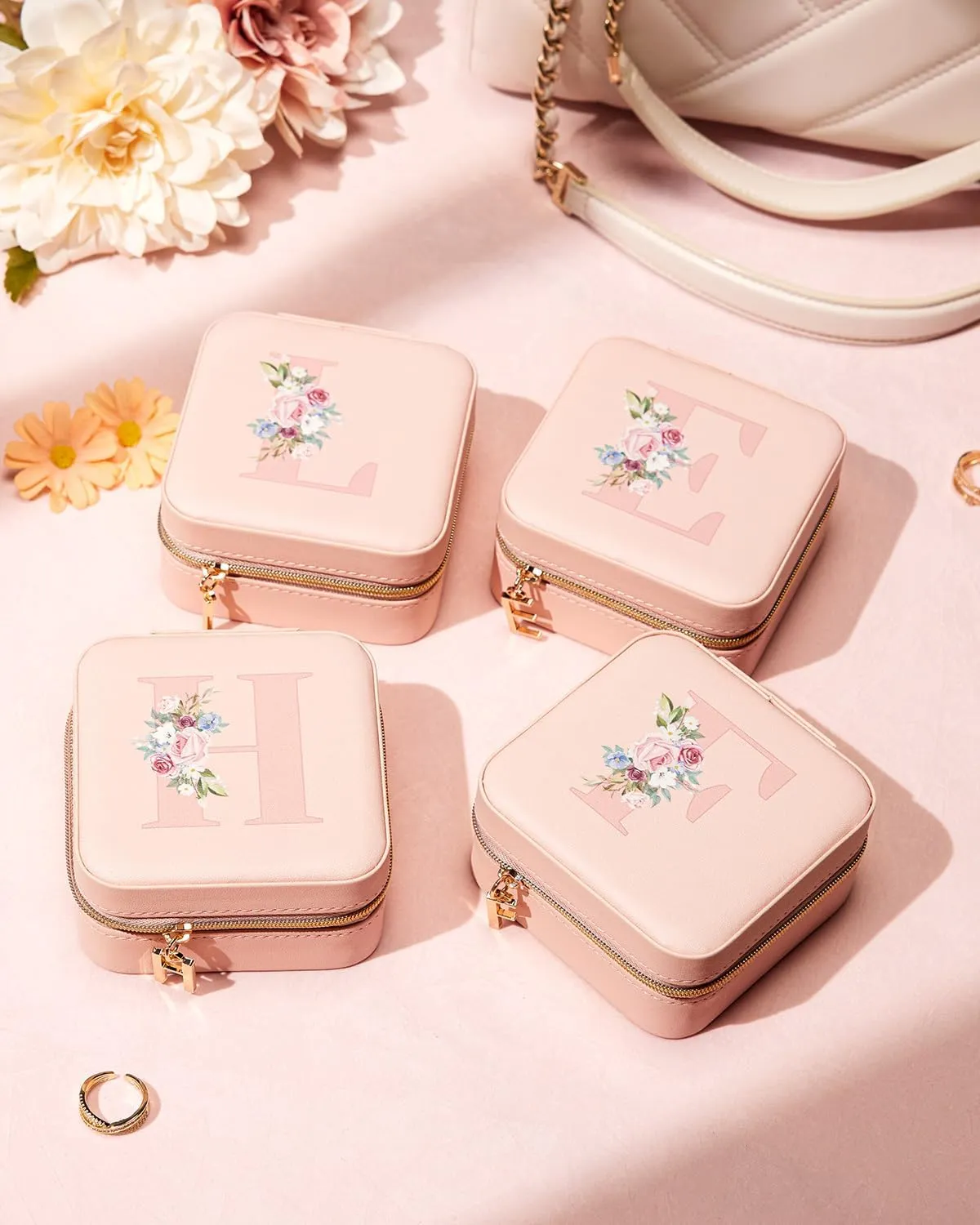 Travel Jewelry Box for Girls: Traveling Jewelry Case Gift for Women - Mini Organizer for Necklaces Earrings Pink Q