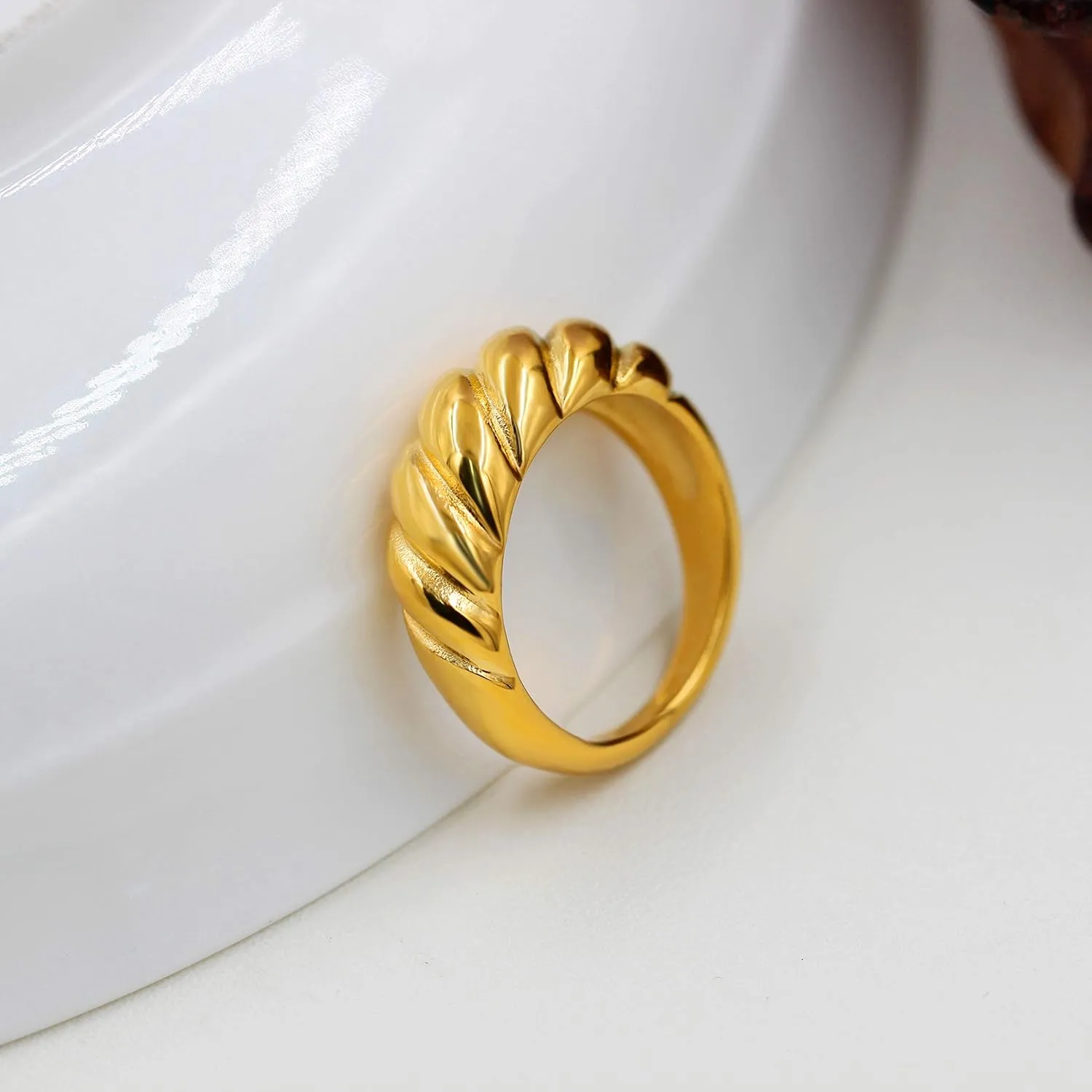 Uloveido 18K Gold Plated Croissant Ring Chunky Twisted Dome Ring Band Stackable Minimalist Statement Rings