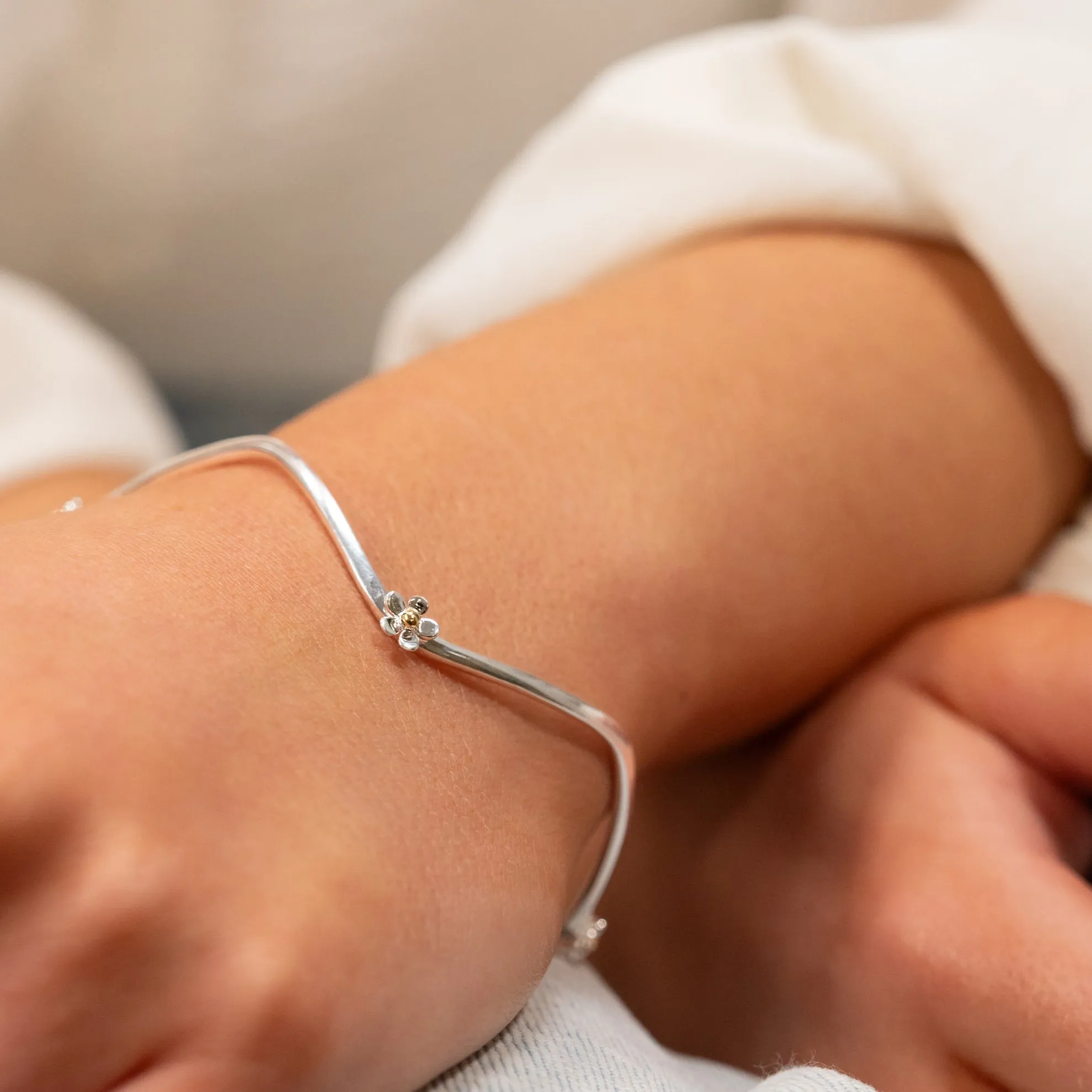 Wild daisy bangle
