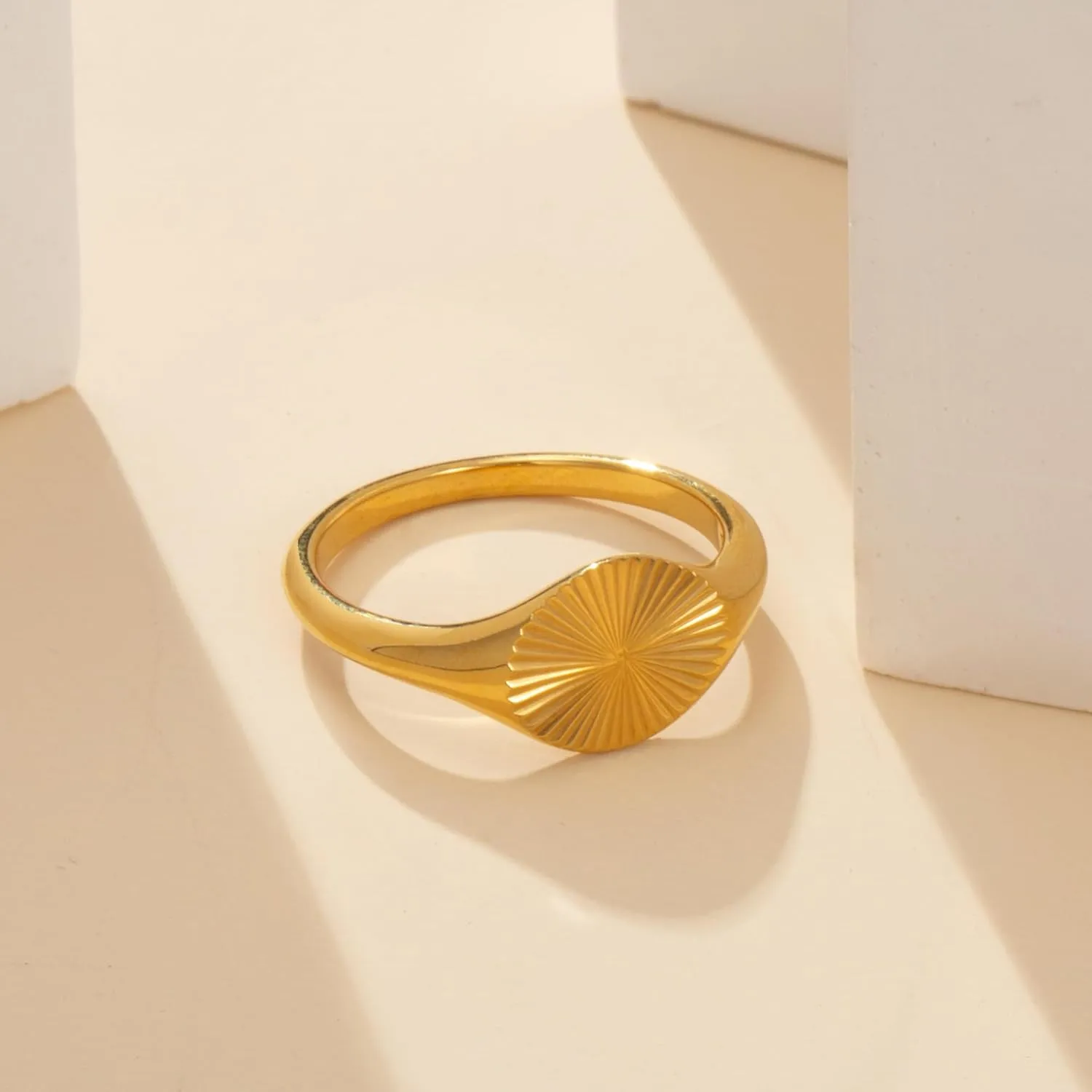 YeGieonr Gold Rings for Women Non Tarnish Stainless Steel Ring, Hypoallergenic Gold Signet Ring, Womens Rings Jewelry